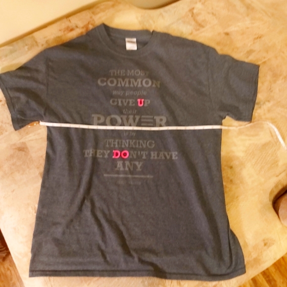 Large Gildan Men's T-shirt - Picture 1 of 5